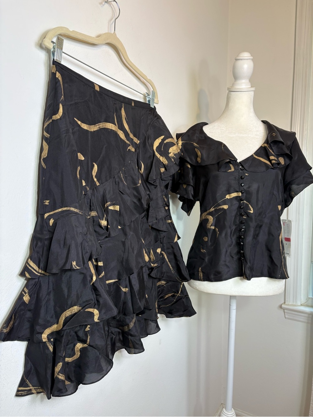 NWT Lauren Ralph Lauren 2 Piece 100% silk ruffle gold splash blouse skirt 4/6 S - Picture 6 of 16
